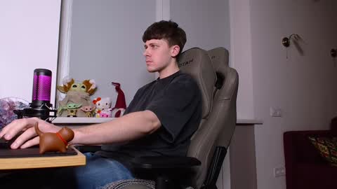 Snapshot of johnny_boom chatting on January 25, 11:00 pm johnny boom online show from January 25, 11:00 pm