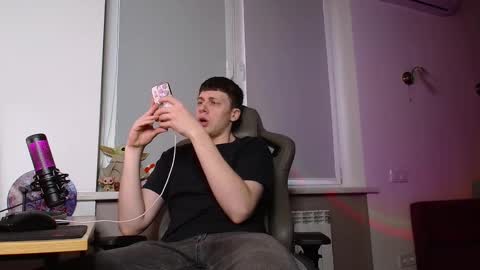 Snapshot of johnny_boom chatting on March 1, 2:02 pm johnny boom online show from March 1, 2:02 pm