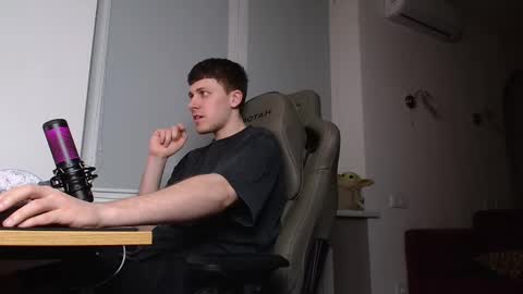 Snapshot of johnny_boom chatting on March 10, 5:50 pm johnny boom online show from March 10, 5:50 pm