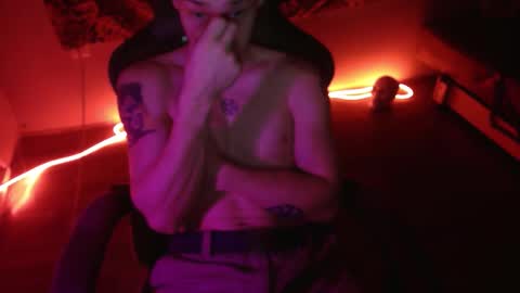 Snapshot of johnny_positive chatting on November 15, 4:10 am Johnny online show from November 15, 4:10 am