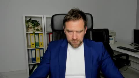 Snapshot of johnnydough82 chatting on December 12, 5:42 am johnnydough82 online show from December 12, 5:42 am