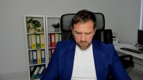 Snapshot of johnnydough82 chatting on December 12, 8:47 am johnnydough82 online show from December 12, 8:47 am