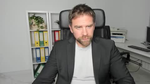 Snapshot of johnnydough82 chatting on December 19, 4:23 am johnnydough82 online show from December 19, 4:23 am