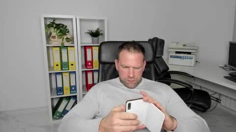 Snapshot of johnnydough82 chatting on December 24, 7:33 pm johnnydough82 online show from December 24, 7:33 pm