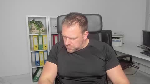 Snapshot of johnnydough82 chatting on January 1, 5:22 am johnnydough82 online show from January 1, 5:22 am