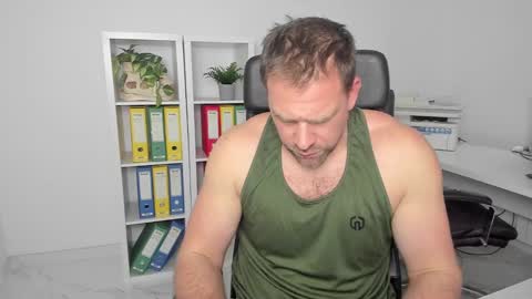 Snapshot of johnnydough82 chatting on January 18, 7:49 am johnnydough82 online show from January 18, 7:49 am