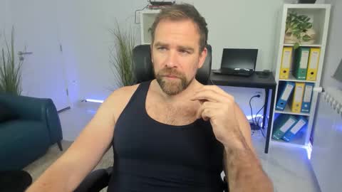 Snapshot of johnnydough82 chatting on December 3, 9:18 am johnnydough82 online show from December 3, 9:18 am