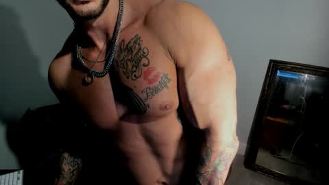 Johnnystrongarms                 online show from October 26, 5:46 am