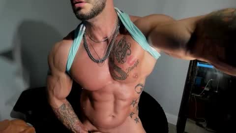 Johnnystrongarms                 online show from October 29, 3:20 am