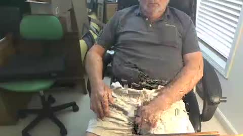 johnnys110153 online show from April 13, 8:36 pm