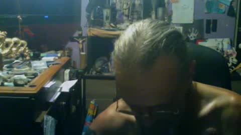 Snapshot of johnnyshung1 chatting on September 12, 9:53 am johnnyshung1 online show from September 12, 9:53 am