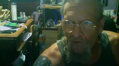 Snapshot of johnnyshung1 chatting on September 22, 4:03 am johnnyshung1 online show from September 22, 4:03 am