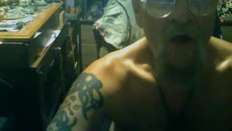 Snapshot of johnnyshung1 chatting on October 16, 7:53 am johnnyshung1 online show from October 16, 7:53 am