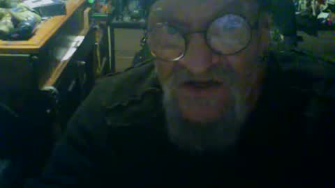 Snapshot of johnnyshung1 chatting on October 23, 6:28 pm johnnyshung1 online show from October 23, 6:28 pm