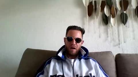 jojo19844 online show from March 5, 11:39 am