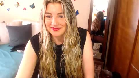 Snapshot of jolie_mature_ chatting on October 15, 9:37 pm Jolie Mature online show from October 15, 9:37 pm