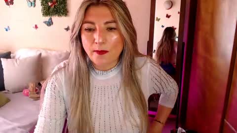 Jolie Mature online show from May 4, 8:38 pm