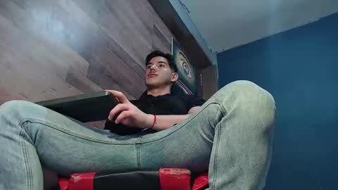 jonathancast08 online show from February 27, 5:02 pm