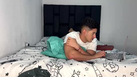 jonathancast08 online show from April 17, 1:47 pm