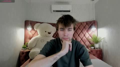 Snapshot of jonnahhell chatting on November 28, 1:03 pm Jonah online show from November 28, 1:03 pm