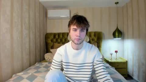 Snapshot of jonnahhell chatting on December 18, 12:00 pm Jonah online show from December 18, 12:00 pm