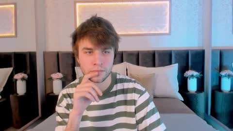 Snapshot of jonnahhell chatting on December 19, 1:51 pm Jonah online show from December 19, 1:51 pm