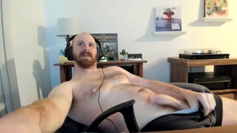 Snapshot of jonnlulz chatting on December 11, 12:33 am Jon online show from December 11, 12:33 am