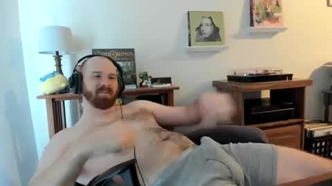 Snapshot of jonnlulz chatting on February 5, 8:25 pm Jon online show from February 5, 8:25 pm