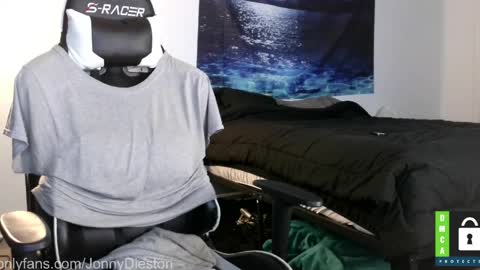 Snapshot of jonnydieston777 chatting on April 19, 1:05 am JonnyDieston online show from April 19, 1:05 am