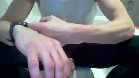 Snapshot of jordie198902 chatting on December 18, 8:20 am jordie198902 online show from December 18, 8:20 am