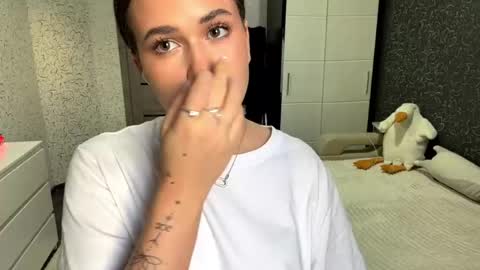 Eli online show from April 14, 11:27 am