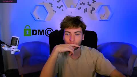 Snapshot of joseph_bear_ chatting on November 23, 8:52 pm joseph_bear_ online show from November 23, 8:52 pm