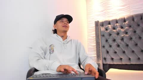 joseph_vans online show from April 20, 3:31 am