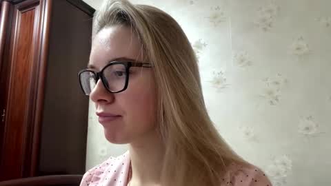 Snapshot of josephstahnke chatting on December 2, 5:35 am Anessa online show from December 2, 5:35 am