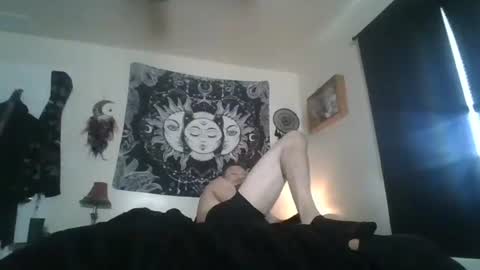 Snapshot of josephung1 chatting on October 29, 3:47 pm sissy josphine online show from October 29, 3:47 pm