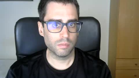 Snapshot of josevd chatting on June 18, 9:47 am Jose online show from June 18, 9:47 am
