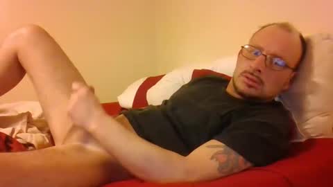 Snapshot of josh4824 chatting on January 16, 4:17 am josh4824 online show from January 16, 4:17 am