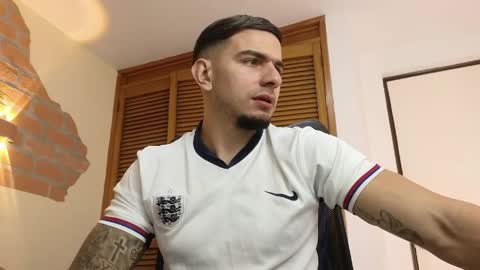 josh_miller01 online show from June 4, 1:28 pm
