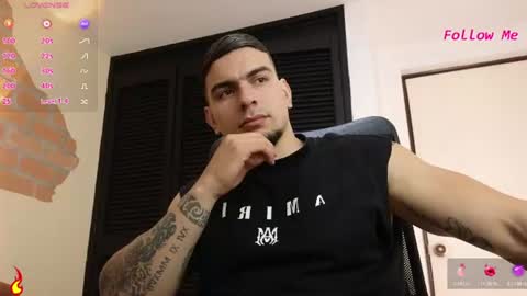 josh_miller01 online show from June 12, 1:32 pm