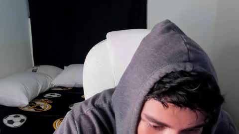 Snapshot of joshmiller_ chatting on December 11, 11:21 pm Josh online show from December 11, 11:21 pm