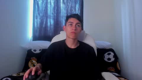 Snapshot of joshmiller_ chatting on December 15, 3:31 pm Josh online show from December 15, 3:31 pm