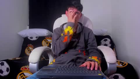 Snapshot of joshmiller_ chatting on December 16, 1:10 am Josh online show from December 16, 1:10 am