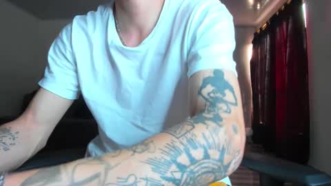 Snapshot of joshmiller_ chatting on November 25, 1:22 pm Josh online show from November 25, 1:22 pm