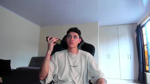 Snapshot of joshmiller_ chatting on December 5, 3:09 pm Josh online show from December 5, 3:09 pm