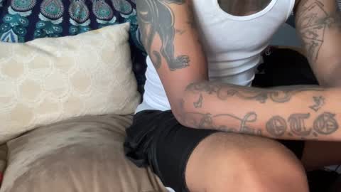 Snapshot of joshperrygoon chatting on December 16, 9:52 pm joshperrygoon online show from December 16, 9:52 pm