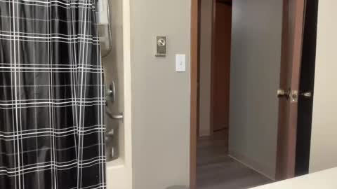 Snapshot of joshperrygoon chatting on December 17, 7:40 am joshperrygoon online show from December 17, 7:40 am