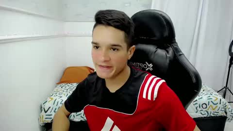 Snapshot of joshua_21l chatting on December 13, 7:21 pm joshua online show from December 13, 7:21 pm