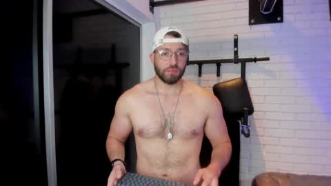 Snapshot of joshualyon chatting on December 8, 7:22 pm Joshua The Lion online show from December 8, 7:22 pm