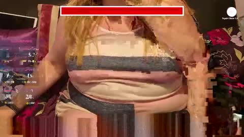 Snapshot of josieb68 chatting on December 20, 7:48 am CornishCougar online show from December 20, 7:48 am