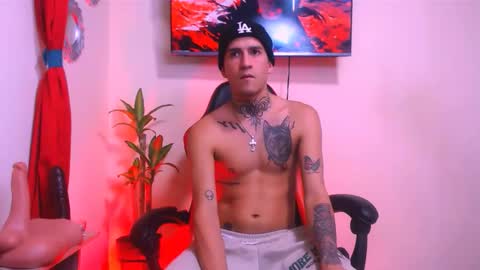 josue_linares online show from May 20, 7:03 am